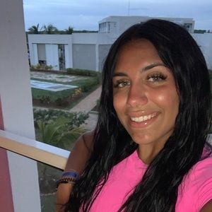 Meet your Posher, Kayla